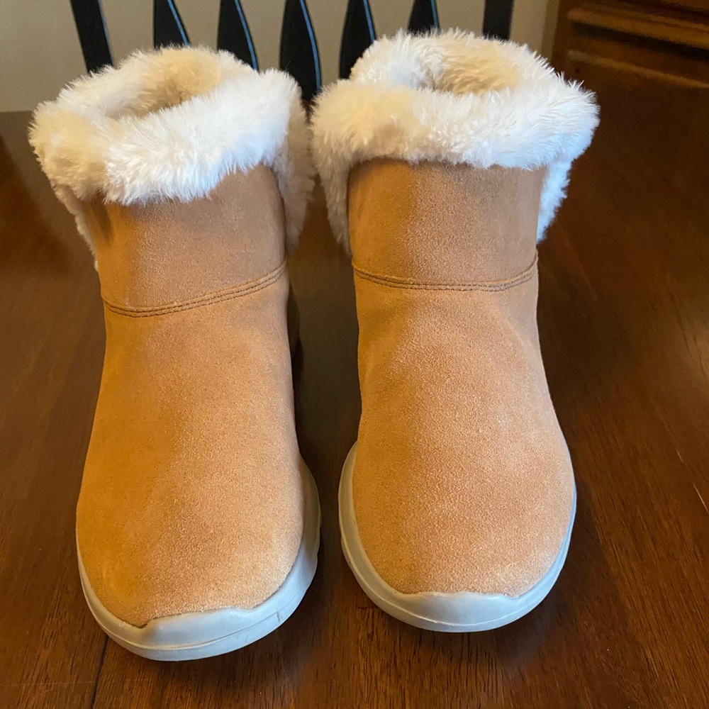 Skechers Tan Ankle Booties with Faux Fur 7.5